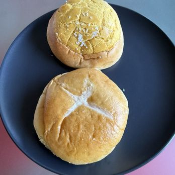 Chiu Quon Bakery & Dim Sum - Melon and red bean - Bakeries Near Me - Chicago, Illinois