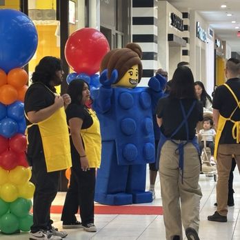 Lego Store - Toy Stores Near Me - Arcadia, California