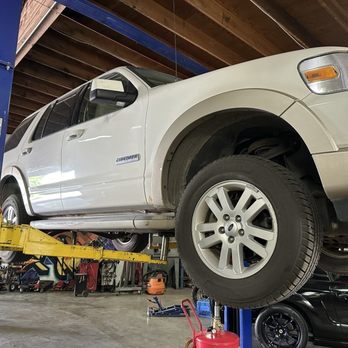 Gearhead Garage - Lift - Auto Repair Near Me - Tigard, Oregon Gearhead Garage - Lift - Auto Repair Near Me - Tigard, Oregon