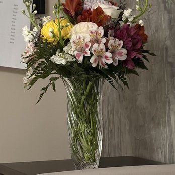 Genevieve's Flowers - Nothing like online picture. Disappointing. - Florists Near Me - Lenoir, North Carolina Genevieve's Flowers - Nothing like online picture. Disappointing. - Florists Near Me - Lenoir, North Carolina