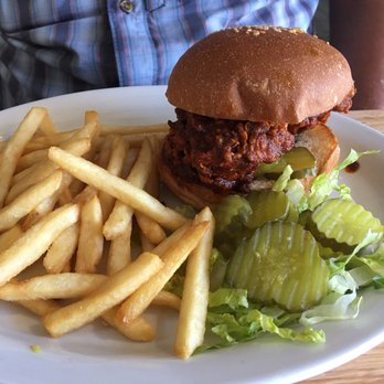 Grit 2C - Spicy chicken sandwich - Bars Near Me - Caldwell, Idaho