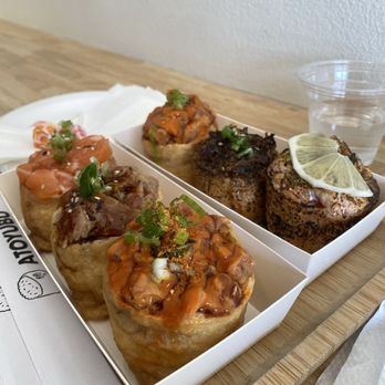 Atoyubu - Left: fresh salmon, ginger tuna, spicy tuna Right: spicy tuna, bulgogi, lemon pepper salmon - Japanese Near Me - Buena Park, California Atoyubu - Left: fresh salmon, ginger tuna, spicy tuna Right: spicy tuna, bulgogi, lemon pepper salmon - Japanese Near Me - Buena Park, California