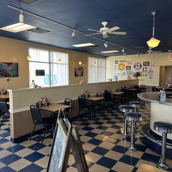 Silver Moon Soda Grill - Seating area.