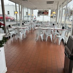 Shane's Deli - Dining area