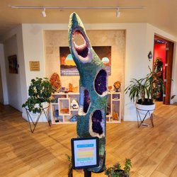 Sedona Wellness Cafe - Make a wish on the Rocket Crystal!