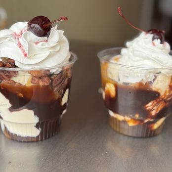 Mullen’s Dairy Bar - Swiss and Turtle sundaes - Ice Cream & Frozen Yogurt Near Me - Oconomowoc, Wisconsin
