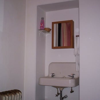 Nash Hotel Berkeley - sink and mirror in room - Hotels Near Me - Berkeley, California Nash Hotel Berkeley - sink and mirror in room - Hotels Near Me - Berkeley, California