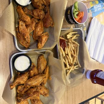 Buffalo Wild Wings - BOGO 10 Boneless Wings - Sports Bars Near Me - Morris, Illinois