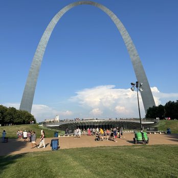 Gateway Arch - Landmarks & Historical Buildings Near Me - St. Louis, Missouri