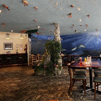 Forest Cafe - Quaint decor - American Near Me - Klamath, California