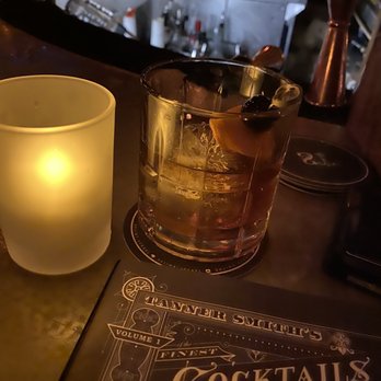 Tanner Smiths - Cocktail Bars Near Me - New York, New York