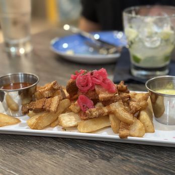 Sabores Tapas Bar - Chicharrón con yuca frita - Tapas Bars Near Me - Arlington, Virginia Sabores Tapas Bar - Chicharrón con yuca frita - Tapas Bars Near Me - Arlington, Virginia