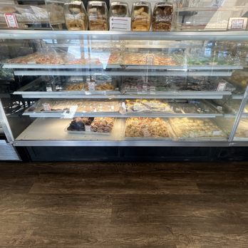 Libby's Italian Pastry Shop - Ice Cream & Frozen Yogurt Near Me - New Haven, Connecticut