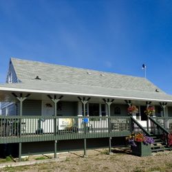 Evergreen Birch Lodge - This a picture of Birch Main Lodge it overlooks a beautiful bird sanctuary. It has 4 self contained 2 or 3 bedrooms suites.