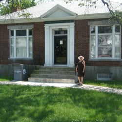 Warwick Public Library - Scruffy Tourist like this library
