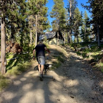 Diamond Lake RV Park - September 2, 2025 - Trail from the road and South Shore Pizza back into the RV park. - RV Parks Near Me - Crescent, Oregon Diamond Lake RV Park - September 2, 2025 - Trail from the road and South Shore Pizza back into the RV park. - RV Parks Near Me - Crescent, Oregon