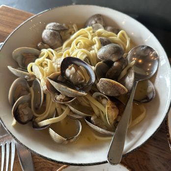 Riverside - Vongole - New American Near Me - Hood River, Oregon Riverside - Vongole - New American Near Me - Hood River, Oregon