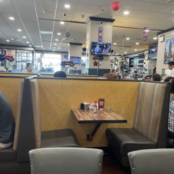 Andrews Nyc Diner - American Near Me - New York, New York
