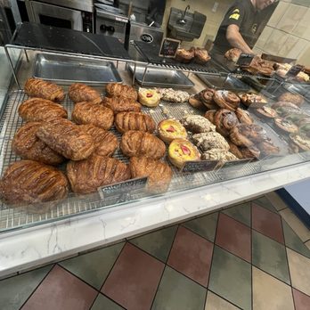 Le Hérisson - So far we have tried the almond croissant, chocolate croissant, popeye, and the curry - Cafes Near Me - Simi Valley, California Le Hérisson - So far we have tried the almond croissant, chocolate croissant, popeye, and the curry - Cafes Near Me - Simi Valley, California