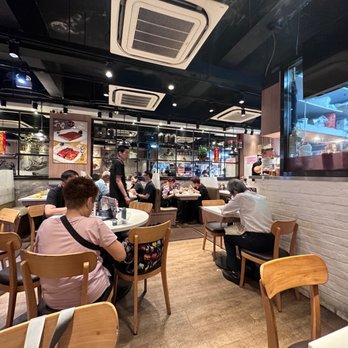 榕哥燒鵝餐室 - Inside - Cantonese Near Me - Hong Kong, HK 榕哥燒鵝餐室 - Inside - Cantonese Near Me - Hong Kong, HK