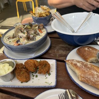 Hog Island Oyster Co - Fried oysters, clam chowder, garlic fries, bread & butter. Also bowl for clam shells - Seafood Near Me - Napa, California Hog Island Oyster Co - Fried oysters, clam chowder, garlic fries, bread & butter. Also bowl for clam shells - Seafood Near Me - Napa, California