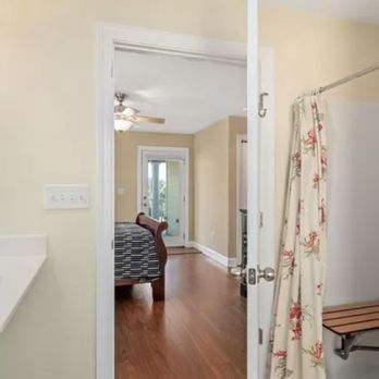 Twiddy - Differently abled shower - Vacation Rentals Near Me - Corolla, North Carolina Twiddy - Differently abled shower - Vacation Rentals Near Me - Corolla, North Carolina