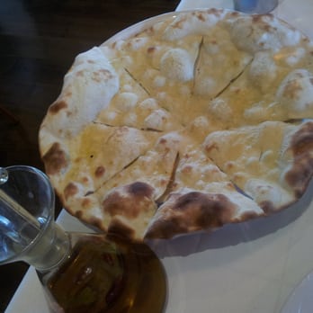 Lungo Mare - En vez de pan, pide esta maravilla por menos de 3 euros: Pan súper-fino de pizza con aceite de guindilla y parmesano al gusto - Italian Near Me - Jávea, A Lungo Mare - En vez de pan, pide esta maravilla por menos de 3 euros: Pan súper-fino de pizza con aceite de guindilla y parmesano al gusto - Italian Near Me - Jávea, A