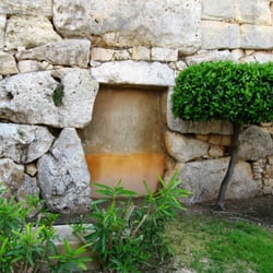 Muralles i Passeig Arqueològic Roman Walls and Archaeological