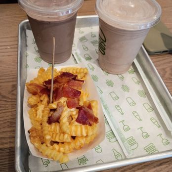 Shake Shack Charleston Outlets - Bacon Cheese fries and two shakes - Fast Food Near Me - North Charleston, South Carolina Shake Shack Charleston Outlets - Bacon Cheese fries and two shakes - Fast Food Near Me - North Charleston, South Carolina