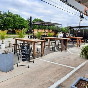 Walnut Creek Pub - Front seating area facing north Lamar blvd - Pubs Near Me - Austin, Texas