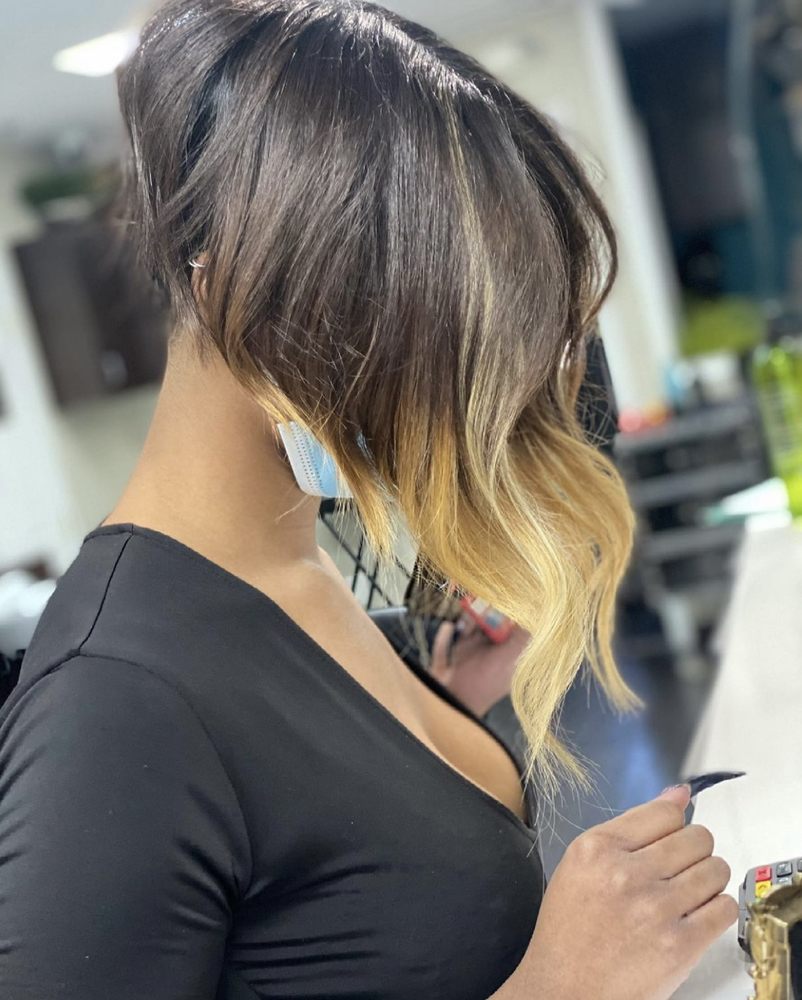 Nias Hair Bar Logo