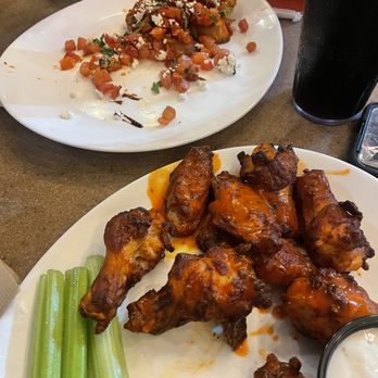 Mellow Mushroom Mesa - Oven Roasted Wings and bruschetta - Salad Near Me - Mesa, Arizona
