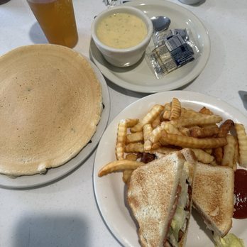 95 Handy Stop & Diner - BLT, pancake and soup YUM - Diners Near Me - Howland, Maine 95 Handy Stop & Diner - BLT, pancake and soup YUM - Diners Near Me - Howland, Maine