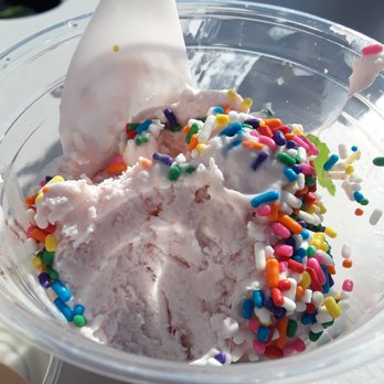 Sweet Cow - Strawberry with sprinkles on top - Desserts Near Me - Aurora, Colorado Sweet Cow - Strawberry with sprinkles on top - Desserts Near Me - Aurora, Colorado