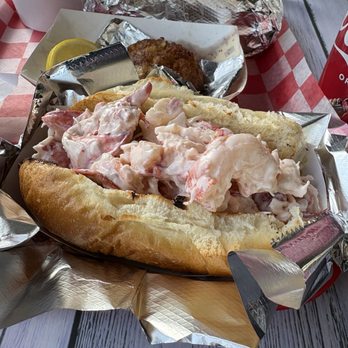 James Hook & Co - Large Lobster Roll with Mayo* - Seafood Near Me - Boston, Massachusetts