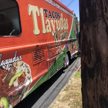 Tlayudas El Ejuteco - Other side of food truck - Food Trucks Near Me Tlayudas El Ejuteco - Other side of food truck - Food Trucks Near Me