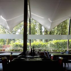 El Mirador - Vistas desde el interior del restaurante... elegante y agradable