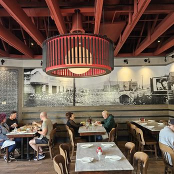 Pizzeria Bocce - Atmosphere - Pizza Near Me - Cottonwood, Arizona