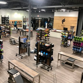 Fleet Feet - Blue Ash - Shoe Stores Near Me - Blue Ash, Ohio