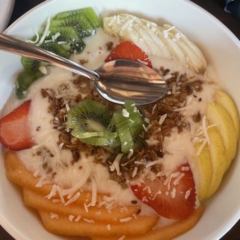 Lola Valentina - Fruit Yogurt bowl with granola - Caribbean Near Me - Isla Mujeres, ROO Lola Valentina - Fruit Yogurt bowl with granola - Caribbean Near Me - Isla Mujeres, ROO