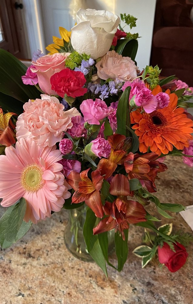 SAYVILLE HOUSE OF FLOWERS Updated August 2024 58 Photos & 15