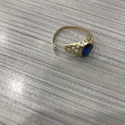 Henry's Jewelry - An old ring with a broken body