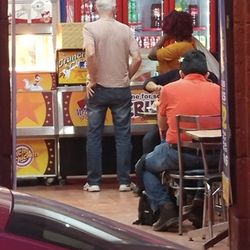 Mr. Crunchy Chicken - Interior de negocio