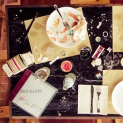 Cortivo Risto Pub - Tavolo appeso al soffitto!