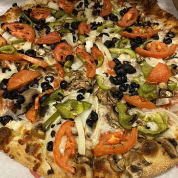 Ameci Pizza Kitchen - Vegetarian Pizza, Large (mushroom, bell peppers, onions, sliced tomatoes and black olives) - Pizza Near Me - Brentwood, California