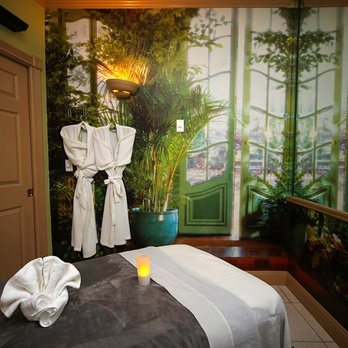 Mel Youngs, DC PA - Massage Therapy Room - Chiropractors Near Me - Cape Coral, Florida Mel Youngs, DC PA - Massage Therapy Room - Chiropractors Near Me - Cape Coral, Florida