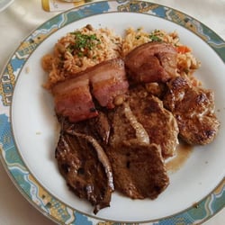 Leckere Steaks und Speck mit Djuvec Reis
