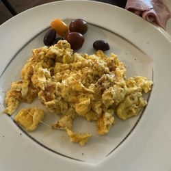 Angus Steakhouse - 4 scrambled eggs w/cheese
