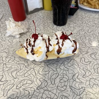 Sunliner Diner - Hot Fudge Sundae - Diners Near Me - Pigeon Forge, Tennessee Sunliner Diner - Hot Fudge Sundae - Diners Near Me - Pigeon Forge, Tennessee