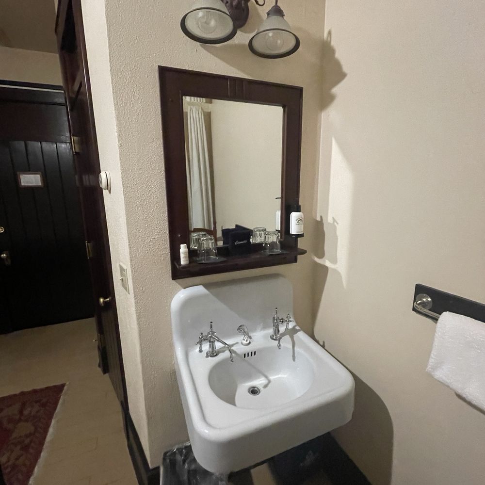 Belton Chalet - A nice sink area outside the water closet so you can still get ready if someone else is using the shower! - Hotels Near Me - West Glacier, Montana